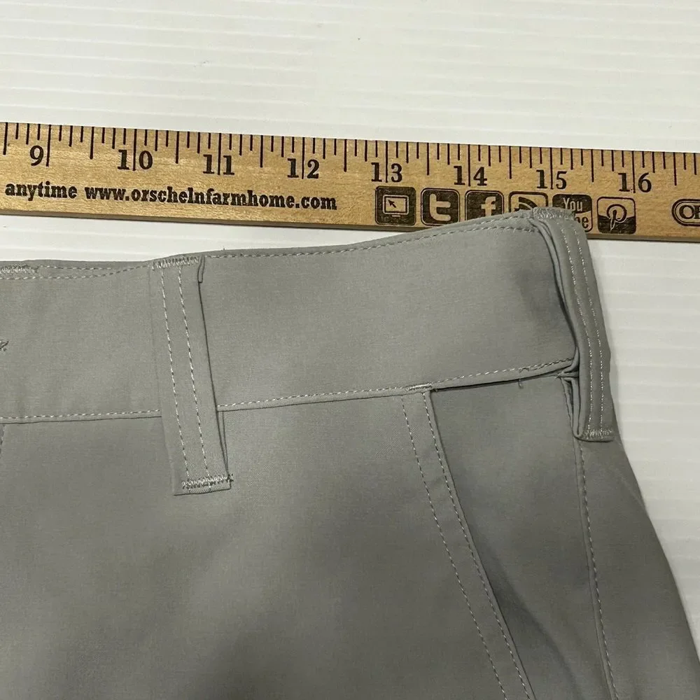 Huk Pursuit 8.5 Fishing Hybrid At The Knee Fishing Hybrid Shorts Gray Mens Small